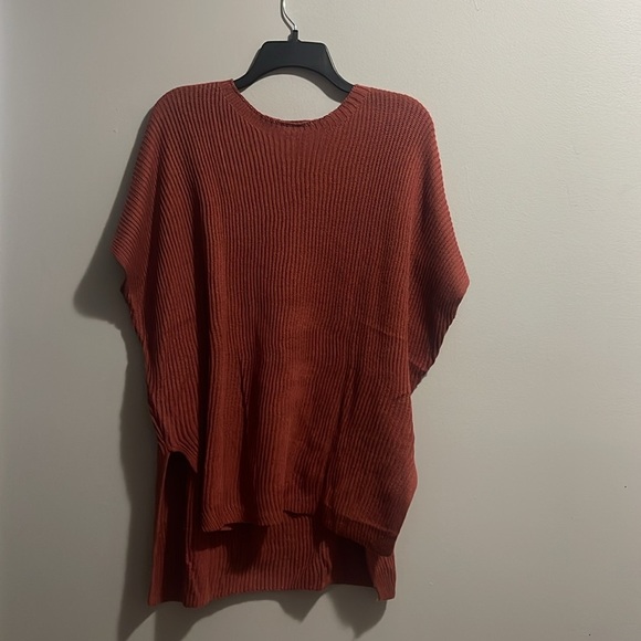 Rust color short sleeve sweater high low slit sides - Picture 5 of 7
